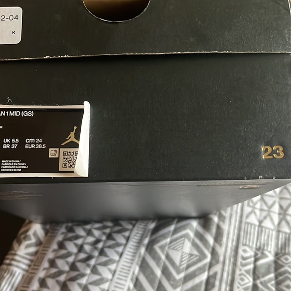 Jordan’s all black size 6 youth 7 women’s - Picture 9 of 9